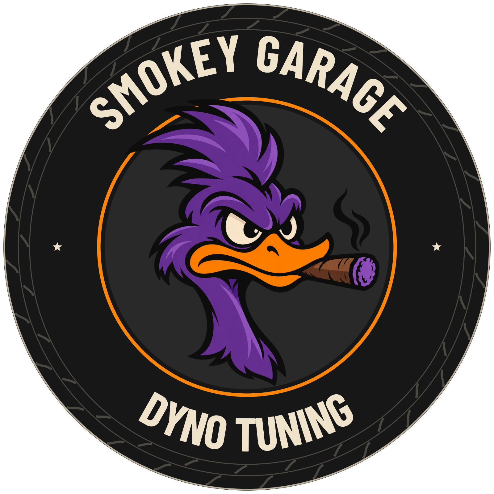 Runt Smokey Garage-emblem med lila maskot och däckmönster